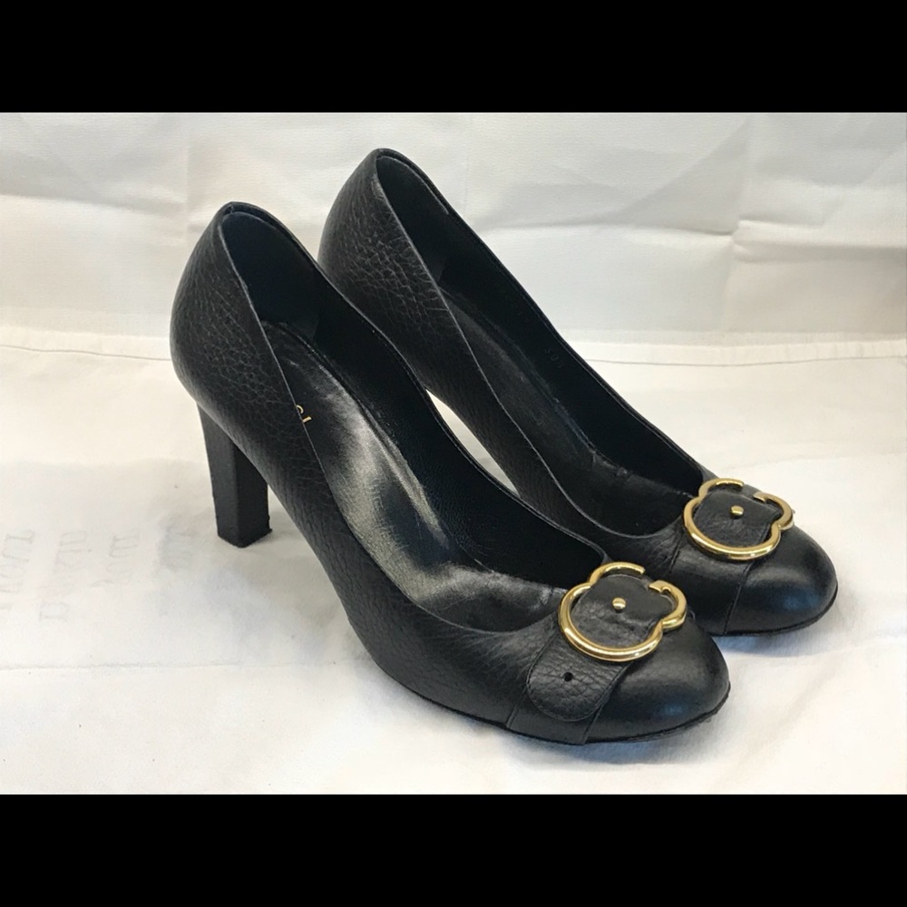 Gucci Black leather heels with gg buckle